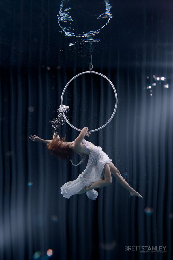 Radiant Beauty of 'Sirens': Underwater Circus - Sputnik International