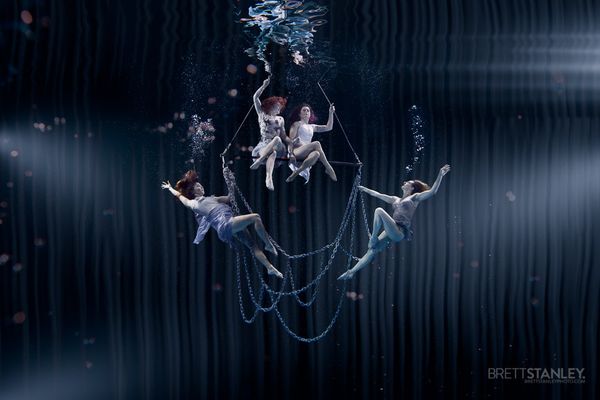 Radiant Beauty of 'Sirens': Underwater Circus - Sputnik International