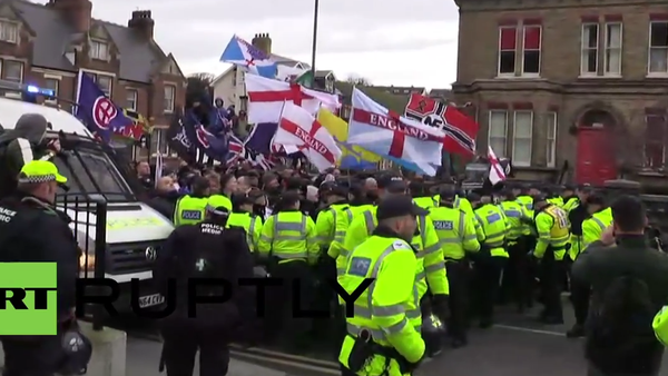 Violence erupts at National Front and far-right march in Dover, arrests made Violence erupts at National Front and far-right march in Dover, arrests made - Sputnik International