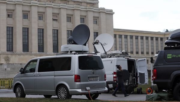 Television vans are pictured ahead of the start of Syrian talks in front of the United Nations European headquarters in Geneva, Switzerland, January 29, 2016. Television vans are pictured ahead of the start of Syrian talks in front of the United Nations European headquarters in Geneva, Switzerland, January 29, 2016. - Sputnik International