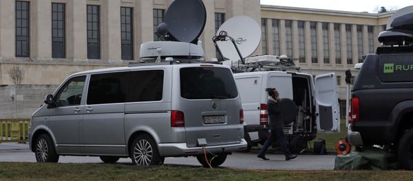 Television vans are pictured ahead of the start of Syrian talks in front of the United Nations European headquarters in Geneva, Switzerland, January 29, 2016. - Sputnik International