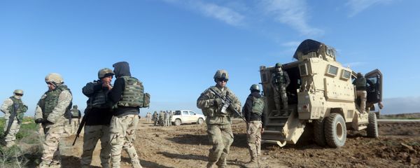 US soldiers monitor as they train Iraq's 72nd Brigade in a live-fire exercise in Basmaya base, southeast of the Iraqi capital, Baghdad, on January 27, 2016 US soldiers monitor as they train Iraq's 72nd Brigade in a live-fire exercise in Basmaya base, southeast of the Iraqi capital, Baghdad, on January 27, 2016 - Sputnik International