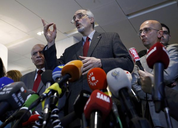 Syrian Ambassador to the U.N. Bashar al Jaafari (C) attends a news conference during the Geneva peace talks in Geneva, Switzerland January 31, 2016 Syrian Ambassador to the U.N. Bashar al Jaafari (C) attends a news conference during the Geneva peace talks in Geneva, Switzerland January 31, 2016 - Sputnik International