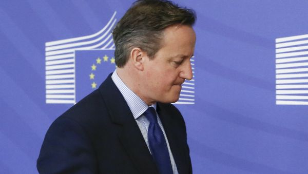 British Prime Minister David Cameron is welcomed by European Commission President Jean-Claude Juncker (not seen) in Brussels, Belgium January 29, 2016. British Prime Minister David Cameron is welcomed by European Commission President Jean-Claude Juncker (not seen) in Brussels, Belgium January 29, 2016. - Sputnik International
