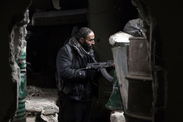 A fighter from the Jaish al-Islam (Islam Army), the foremost rebel group in Damascus province guards a position on the front line in Jobar, on the eastern edge of the Syrian capital  - Sputnik International
