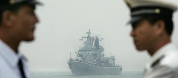 Chinese Navy officers wait dockside as a Chinese Navy warship escorting the arrival of the USS Curtis Wilbur (DDG54) (File) Chinese Navy officers wait dockside as a Chinese Navy warship escorting the arrival of the USS Curtis Wilbur (DDG54) (File) - Sputnik International