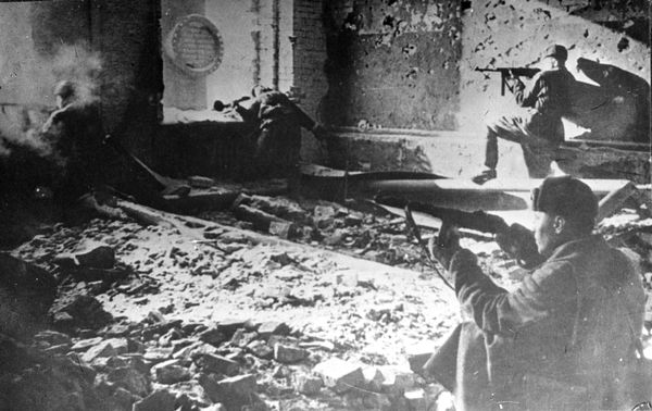 Soviet troops defend a house in Stalingrad - Sputnik International