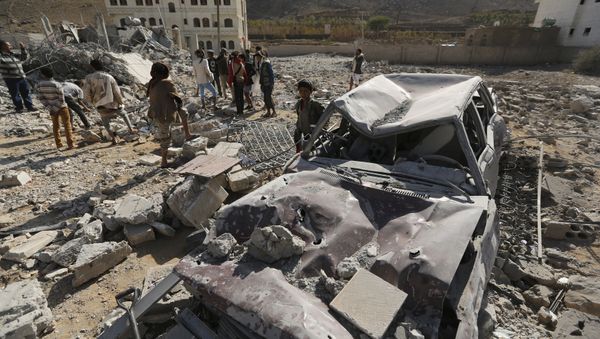 People gather at the site of a Saudi-led air strike in Yemen's capital Sanaa January 29, 2016 People gather at the site of a Saudi-led air strike in Yemen's capital Sanaa January 29, 2016 - Sputnik International