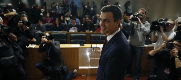 Spain's Socialist Party (PSOE) leader Pedro Sanchez poses before a news conference at Parliament in Madrid, Spain, February 2, 2016. Spain's Socialist Party (PSOE) leader Pedro Sanchez poses before a news conference at Parliament in Madrid, Spain, February 2, 2016. - Sputnik International