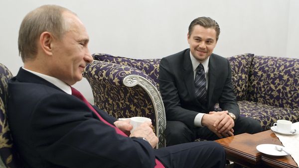 Vladimir Putin meets with Leonardo DiCaprio in St.Petersburg Vladimir Putin meets with Leonardo DiCaprio in St.Petersburg - Sputnik International