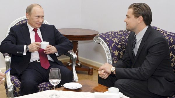 Vladimir Putin meets with Leonardo DiCaprio in St.Petersburg Vladimir Putin meets with Leonardo DiCaprio in St.Petersburg - Sputnik International