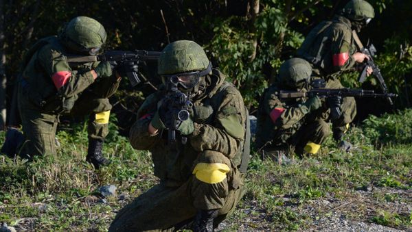 Servicemen of the task force units of the Eastern Military District during an operation to prevent hypothetical terrorists from getting to a Defense Ministry facility Servicemen of the task force units of the Eastern Military District during an operation to prevent hypothetical terrorists from getting to a Defense Ministry facility - Sputnik International