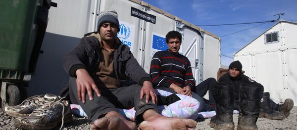 Refugees who say they come from Afghanistan, rest at the transit center for refugees near northern Macedonian village of Tabanovce, Tuesday, Feb. 2, 2016 - Sputnik International