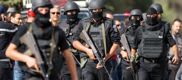 Members of the Tunisian National Guard take positions as they secure the scene of a shooting in the Oued Ellil suburb of Tunis, Tunisia, Thursday, Oct. 23, 2014 - Sputnik International