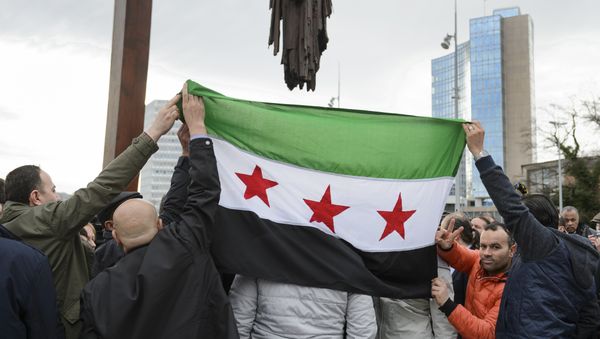 High Negotiations Committee (HNC) (Syrian opposition body) supporters hold a Syrian flag during a press conference on Syrian peace talks at the Place des Nations outside of the United Nations Offices on February 2, 2016 in Geneva. High Negotiations Committee (HNC) (Syrian opposition body) supporters hold a Syrian flag during a press conference on Syrian peace talks at the Place des Nations outside of the United Nations Offices on February 2, 2016 in Geneva. - Sputnik International