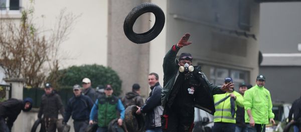 Protesting farmers throw tyres during clashes with riot policemen (not pictured) on February 2, 2016 in Saint-Lo, northwestern France - Sputnik International