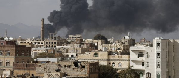 Smoke billows from a site hit by Saudi-led air strikes in Yemen's capital Sanaa January 30, 2016 Smoke billows from a site hit by Saudi-led air strikes in Yemen's capital Sanaa January 30, 2016 - Sputnik International