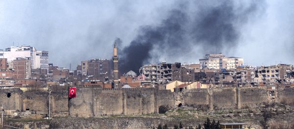 A photo taken on February 3, 2016 shows smokes rising over the district of Sur in Diyarbakir after clashes between Kurdish rebels and Turkish forces A photo taken on February 3, 2016 shows smokes rising over the district of Sur in Diyarbakir after clashes between Kurdish rebels and Turkish forces - Sputnik International