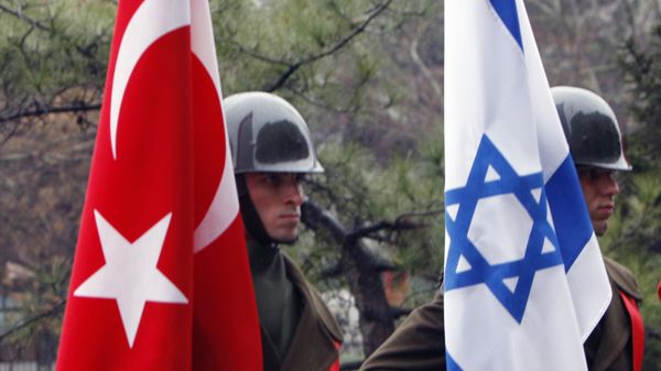 Turkish honour guard soldiers hold an Israeli, right, and Turkish flag, left, after Israeli Defense Minister Ehud Barak and his Turkish counterpart Vecdi Gonul reviewed the military guard of honour before their talks in Ankara, Turkey, Sunday, Jan. 17, 2010 - Sputnik International