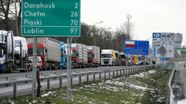 A line of loaded trucks waiting for customs clearance on the Polish border A line of loaded trucks waiting for customs clearance on the Polish border - Sputnik International