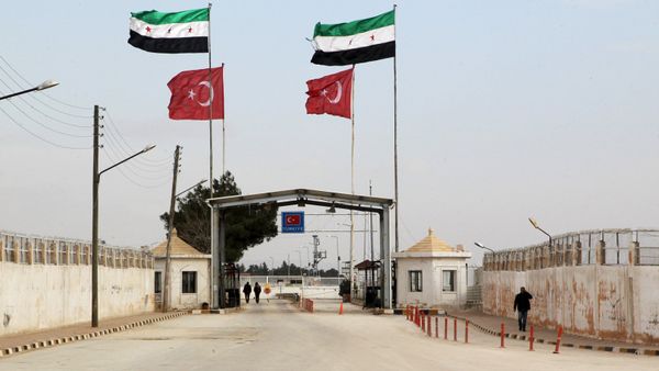 Free Syrian Army and Turkish flags flutter over the Bab Al-Salam border crossing, that is closed from the Turkish side, activists said, in northern Aleppo countryside, Syria, January 18, 2016 Free Syrian Army and Turkish flags flutter over the Bab Al-Salam border crossing, that is closed from the Turkish side, activists said, in northern Aleppo countryside, Syria, January 18, 2016 - Sputnik International