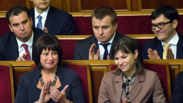 Ukrainian Minister of Economic Development Aivaras Abromavicius (L) applauding during a session of parliament in Kiev, December 2, 2014. Ukrainian Minister of Economic Development Aivaras Abromavicius (L) applauding during a session of parliament in Kiev, December 2, 2014. - Sputnik International