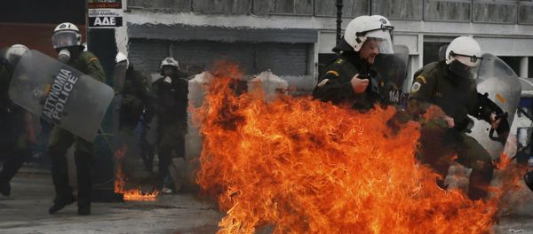 Riot police react to petrol bombs thrown by masked youths in Syntagma Square during a 24-hour general strike against planned pension reforms in Athens, Greece, February 4, 2016 - Sputnik International