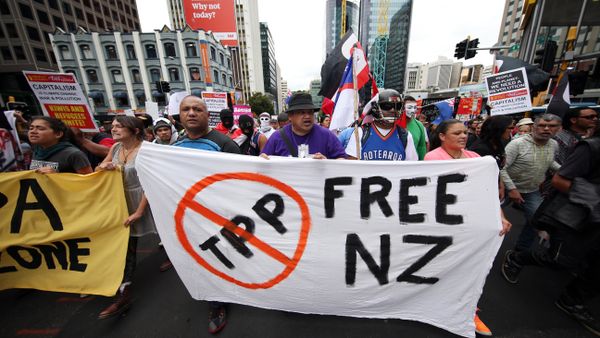 Protesters march to the venue of the Trans Pacific Partnership Agreement signing, SkyCity Conference Centre, Auckland, New Zealand, Thursday, Feb 4, 2016. - Sputnik International
