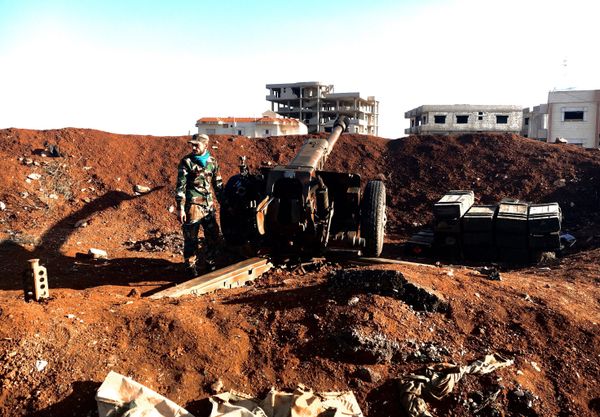 A soldier of the Syrian army stands by a gun during an assault on the town of Osman in Syria's province of Daraa A soldier of the Syrian army stands by a gun during an assault on the town of Osman in Syria's province of Daraa - Sputnik International