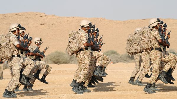 A picture taken June 26, 2011 shows Saudi special forces graduates showing their skills during a ceremony held at their base near the capital Riyadh - Sputnik International