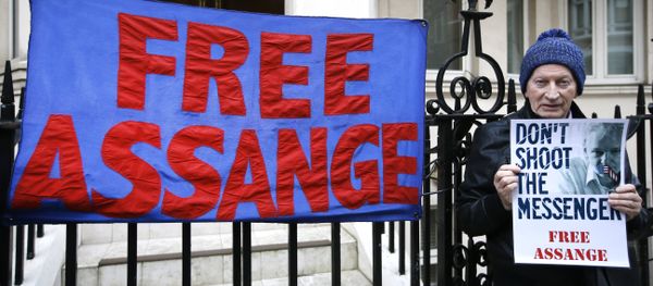 A demonstrator holds a banner outside the Ecuadorean Embassy in London, where Wikileaks founder Julian Assange is staying, Thursday, Feb. 4, 2016 - Sputnik International