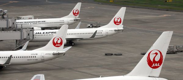 This picture taken on April 29, 2014 shows Japanese air carrier Japan Airlines planes parked on the tarmac at Tokyo's Haneda airport - Sputnik International