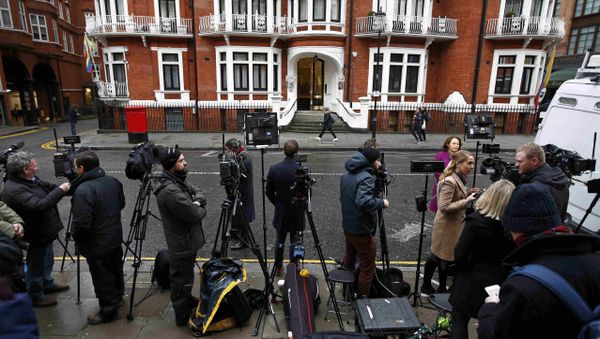 Members of the media wait opposite the Ecuadorian embassy in central London, Britain February 5, 2016 Members of the media wait opposite the Ecuadorian embassy in central London, Britain February 5, 2016 - Sputnik International