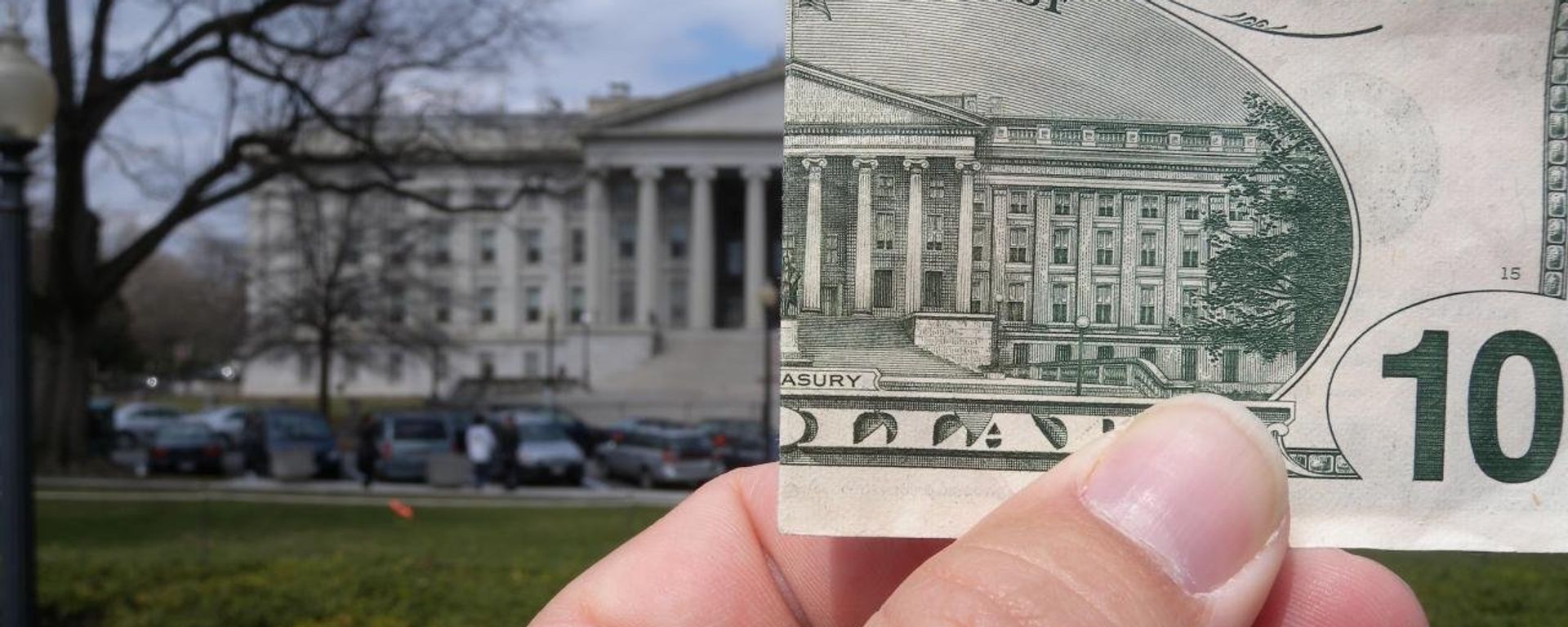 $10 and the US Treasury $10 and the US Treasury - Sputnik International, 1920, 02.01.2025