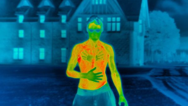 Shirtless Heat Loss Experiment In Freezing Conditions #Winterwatch - Earth Unplugged - Sputnik International