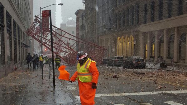 This photo courtesy of Paul Leys shows a crane collapse in Lower Manhattan on Friday, Feb. 5, 2016 in New York - Sputnik International