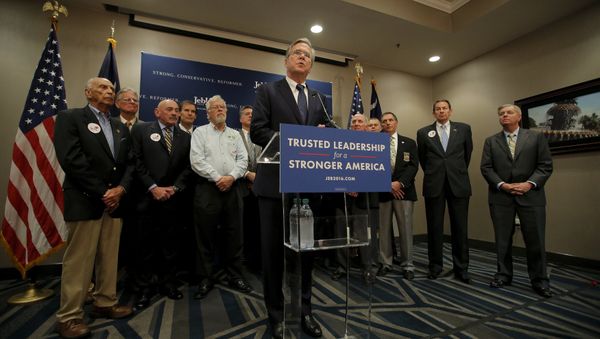 Republican presidential candidate Jeb Bush speaks after being endorsed by Senator Lindsey Graham in North Charleston, South Carolina January 15, 2016 - Sputnik International