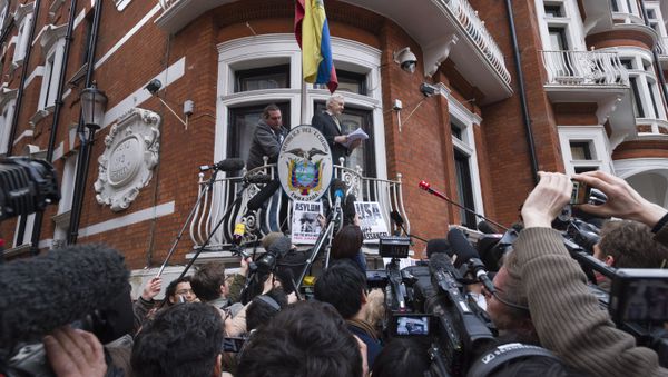 Julian Assange takes part in news conference via video link from Ecuadoran Embassy in London - Sputnik International