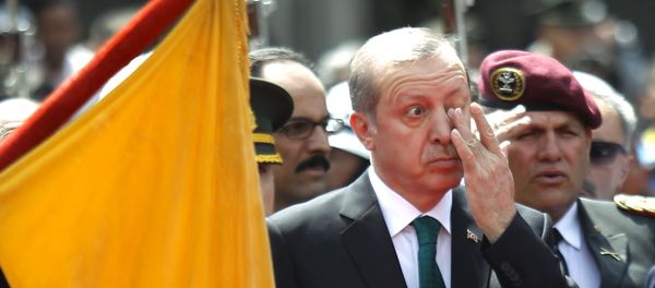 Turkish President Tayyip Erdogan rubs his eye during a diplomatic ceremony in front of Carondelet Palace in Quito, Ecuador, February 4, 2016 - Sputnik International