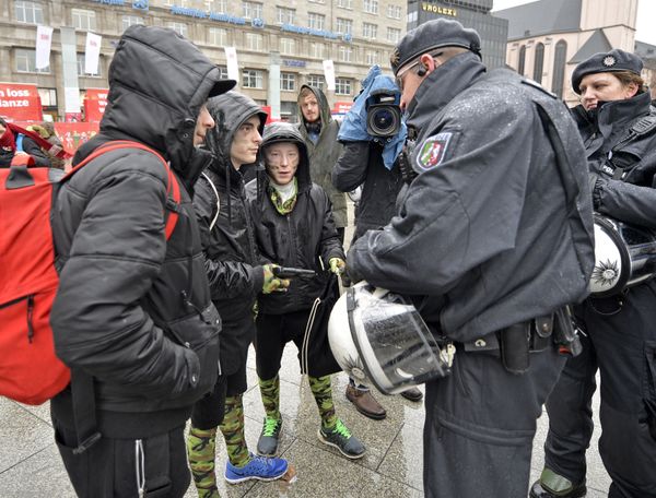 Police check toy guns during the start of the street carnival in Cologne, Germany. - Sputnik International