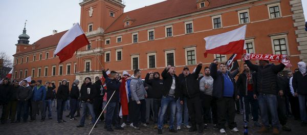 Protesters shout slogans during anti-immigrant rally in front of the Royal Castle in Warsaw, Poland February 6, 2016. Protesters shout slogans during anti-immigrant rally in front of the Royal Castle in Warsaw, Poland February 6, 2016. - Sputnik International