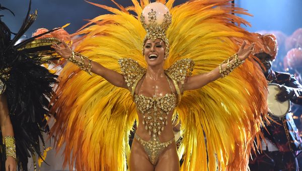 Revelers of the Gavioes da Fiel samba school perform during the first night of the carnival parade at the Sambadrome in Sao Paulo, Brazil, on February 6, 2016 - Sputnik International