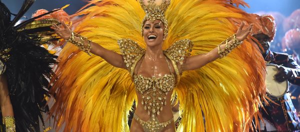 Revelers of the Gavioes da Fiel samba school perform during the first night of the carnival parade at the Sambadrome in Sao Paulo, Brazil, on February 6, 2016 - Sputnik International
