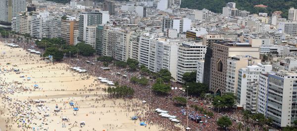 General view of revelers enjoying the A Favorita carnival band parade on Copacabana Beach, Rio de Janeiro, Brazil, on February 6, 2016 General view of revelers enjoying the A Favorita carnival band parade on Copacabana Beach, Rio de Janeiro, Brazil, on February 6, 2016 - Sputnik International