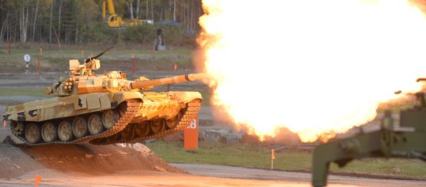 Т-90А tank during demonstration firing - Sputnik International