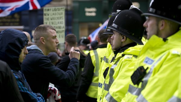 Protesters from the UK branch of the German group 'Pegida' debate with police officers in the city centre of Newcastle upon Tyne, northern England on February 28, 2015. (File) - Sputnik International
