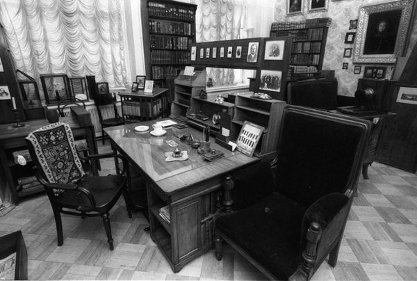 Chemist Dmitri Mendeleev's working study at the Leningrad University where he used to live and work. - Sputnik International