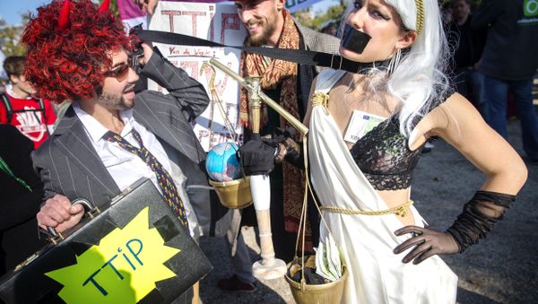 Dressed-up protesters take part in a rally against the Transatlantic Trade and Investment Partnership (TTIP), a massive free-trade accord being negotiated by the European Union and the United States, on October 10, 2015 in Amsterdam. - Sputnik International