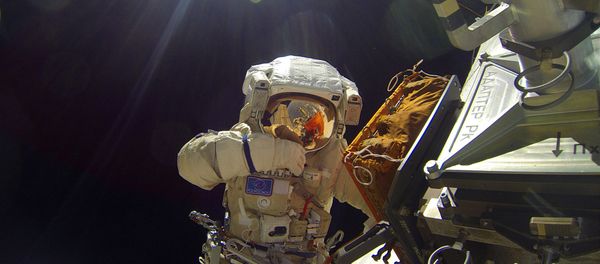 Space walk by Russian Cosmonauts - Sputnik International