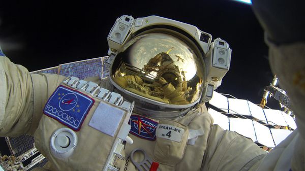 Space walk by Russian Cosmonauts - Sputnik International